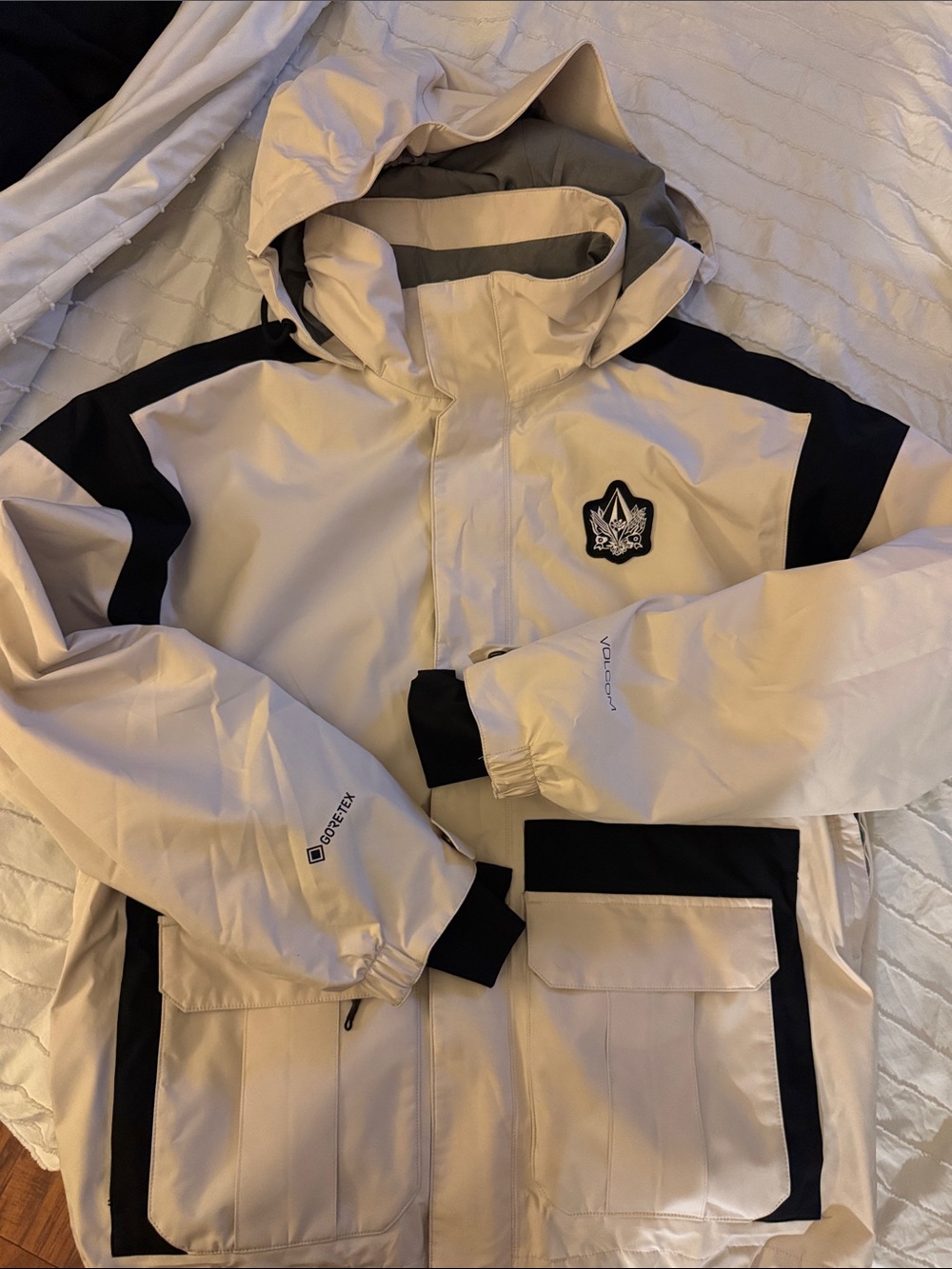 NEW Unisex Volcom MELANCON GORE-TEX JACKET - OFF WHITE (UNISEX) Size M